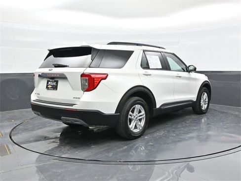 Used 2022 Ford Explorer XLT w/ Equipment Group 202A image 6
