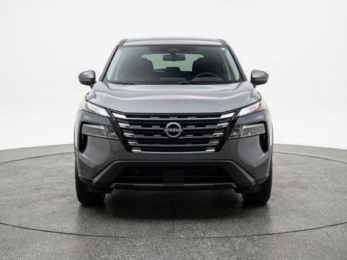 Used 2025 Nissan Rogue SV image 2