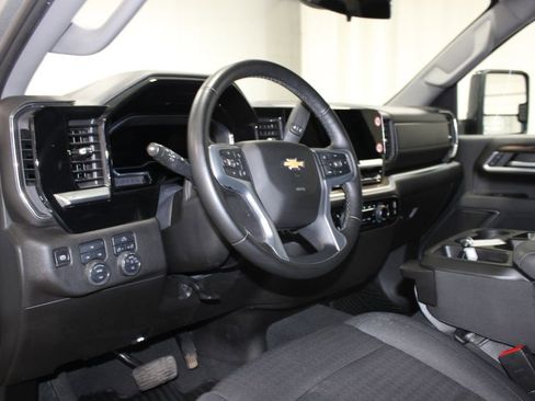 Used 2025 Chevrolet Silverado 2500 LT w/ Convenience Package image 26