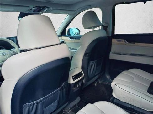 Used 2024 Hyundai Palisade Limited image 9