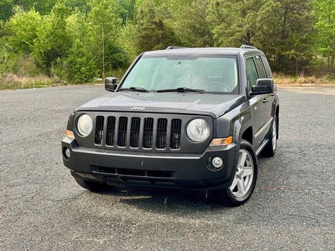 Used 2010 Jeep Patriot Latitude AWD/4WD image 4