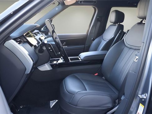 New 2026 Land Rover Range Rover Long Wheelbase SE image 9
