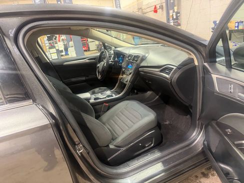 Used 2017 Ford Fusion SE image 28