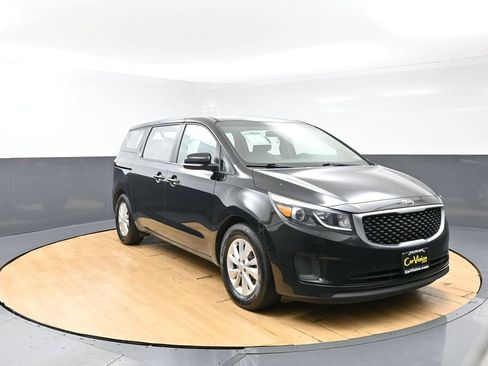 Used 2018 Kia Sedona L FWD image 3