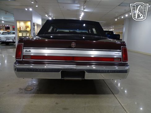 Used 1988 Lincoln Town Car image 12
