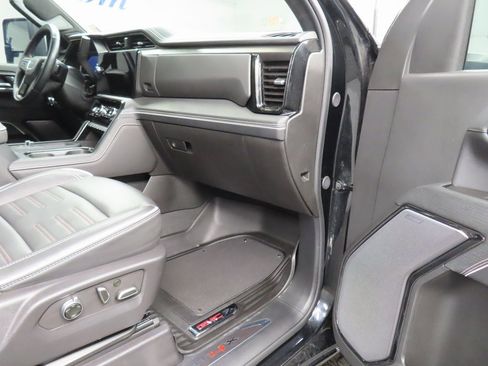 Used 2025 GMC Sierra 2500 AT4X image 35