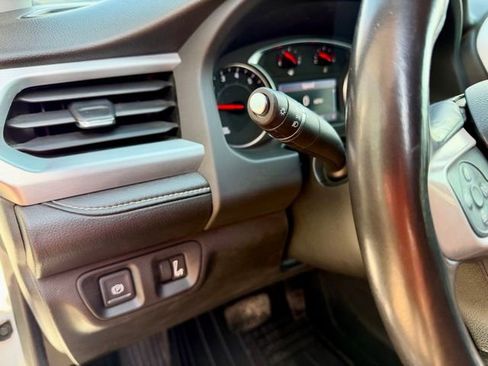Used 2020 GMC Acadia SLT AWD/4WD image 29