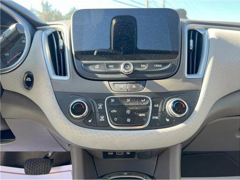 Used 2022 Chevrolet Malibu LT image 7
