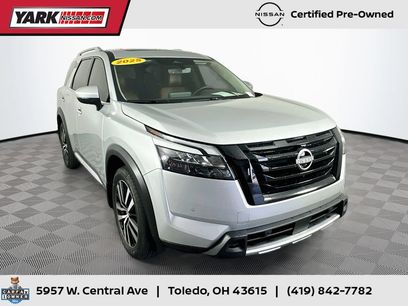 Certified 2025 Nissan Pathfinder Platinum w/ Black Appearance Package