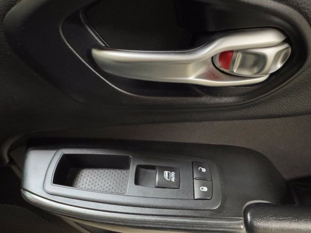 Used 2015 Jeep Cherokee Latitude w/ Cold Weather Group AWD/4WD image 46