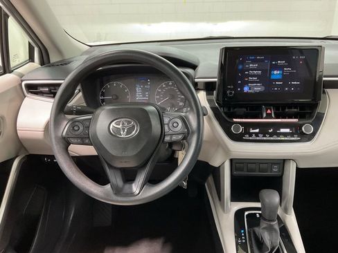 Used 2025 Toyota Corolla Cross L FWD image 8