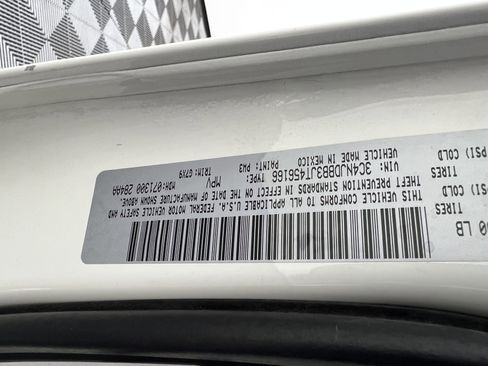 Used 2018 Jeep Compass Latitude w/ Popular Equipment Group image 32