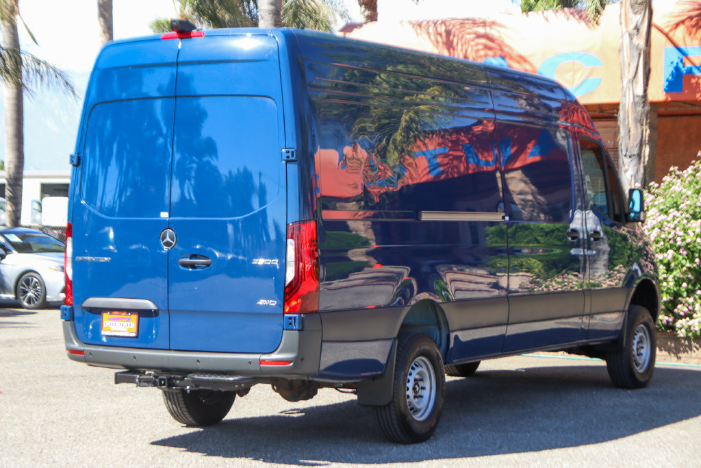 Used 2025 Mercedes-Benz Sprinter 2500 image 11