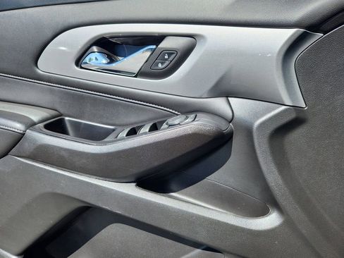 Used 2023 Chevrolet Traverse LT AWD/4WD image 6