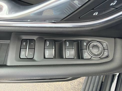Used 2023 Chevrolet Suburban High Country w/ Premium Package AWD/4WD image 12