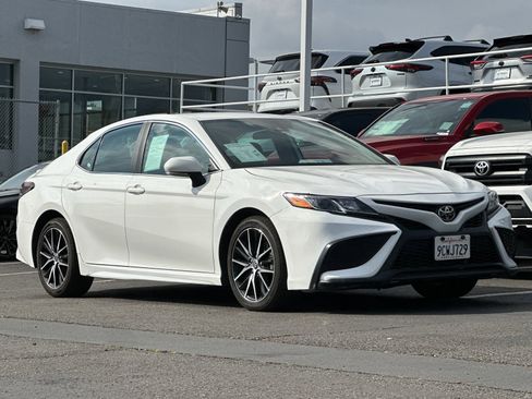 Used 2023 Toyota Camry SE image 8