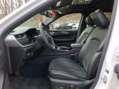 Certified 2023 Jeep Grand Cherokee Altitude image 14