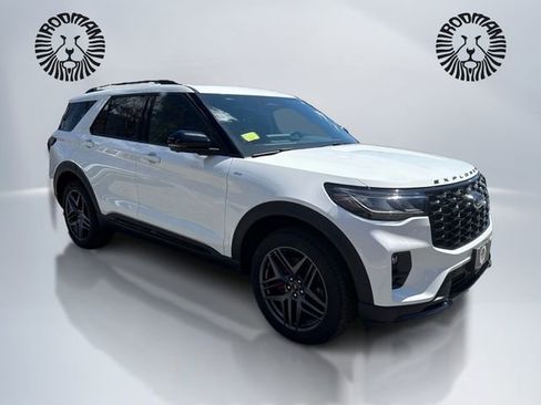 Used 2025 Ford Explorer ST-Line w/ Premium Package AWD/4WD image 3