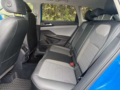 Used 2022 Volkswagen Taos SE w/ Panoramic Sunroof Package image 19