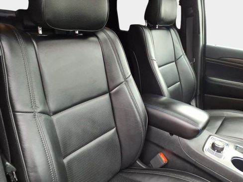 Used 2019 Jeep Grand Cherokee Laredo image 19