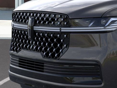 New 2026 Lincoln Navigator L Black Label AWD/4WD image 17
