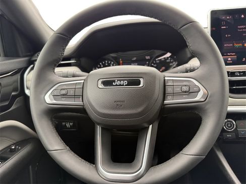 Used 2024 Jeep Compass Limited image 12