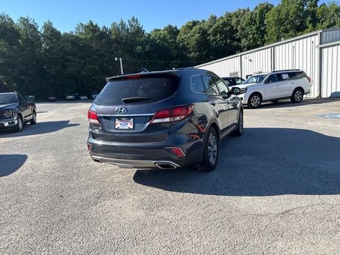 Used 2017 Hyundai Santa Fe SE FWD image 19