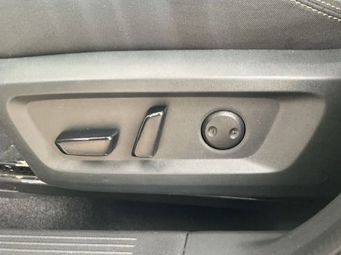 Used 2025 Nissan Rogue SV FWD image 9