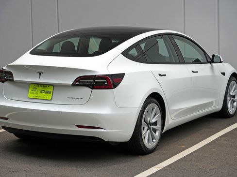 Used 2022 Tesla Model 3 Long Range AWD/4WD image 52
