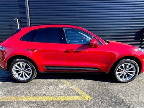 Used 2025 Porsche Macan image 11
