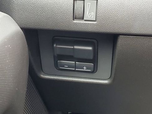 New 2025 GMC Canyon Elevation w/ Convenience Package image 12