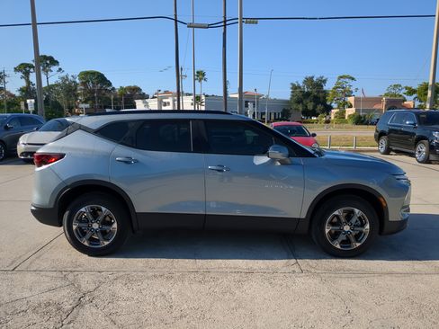 Used 2025 Chevrolet Blazer LT image 3