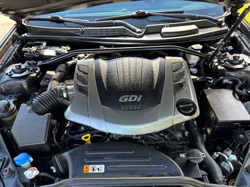 Used 2015 Hyundai Genesis 3.8 RWD image 6