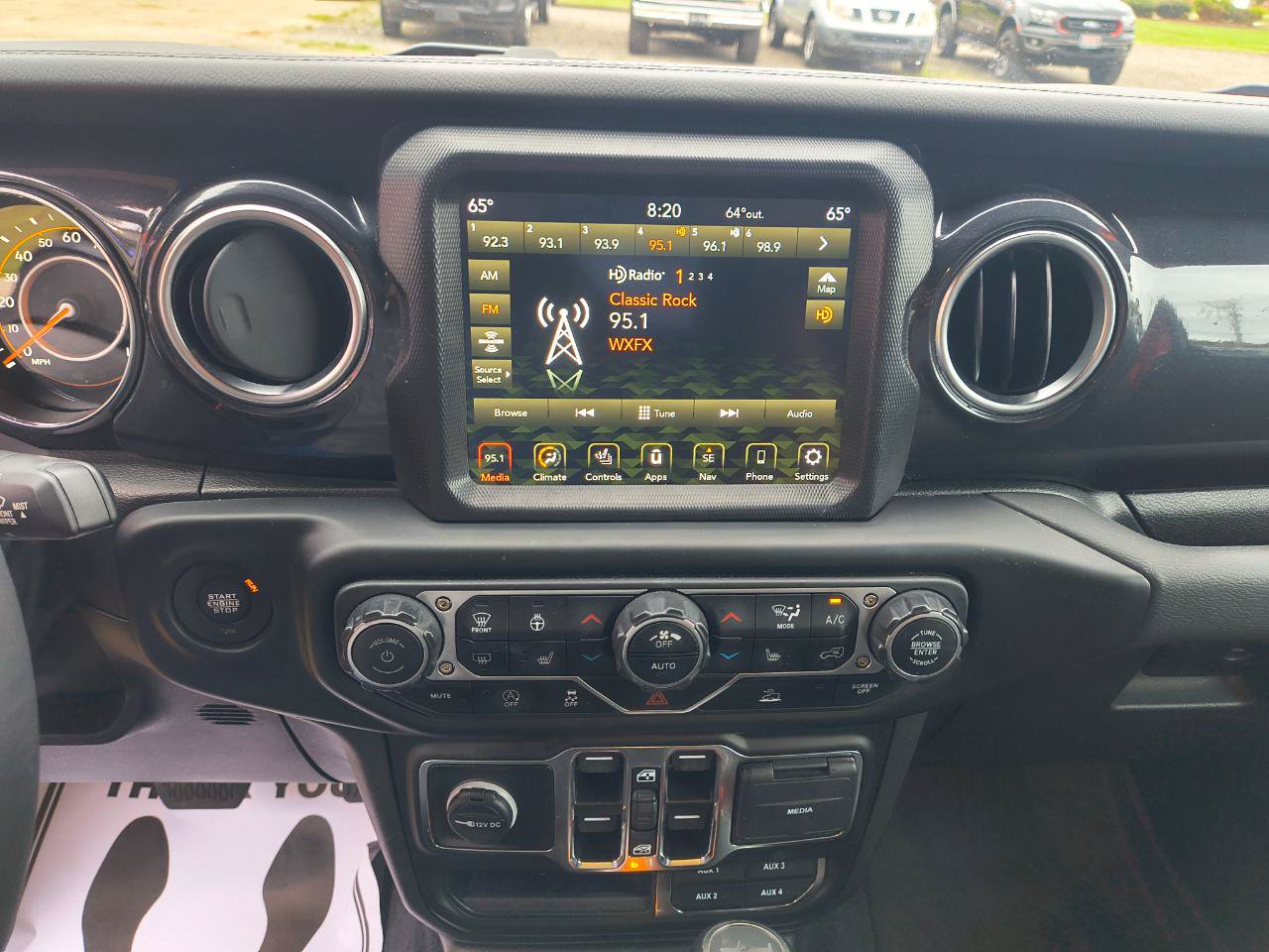Used 2023 Jeep Wrangler Unlimited Sahara AWD/4WD image 17