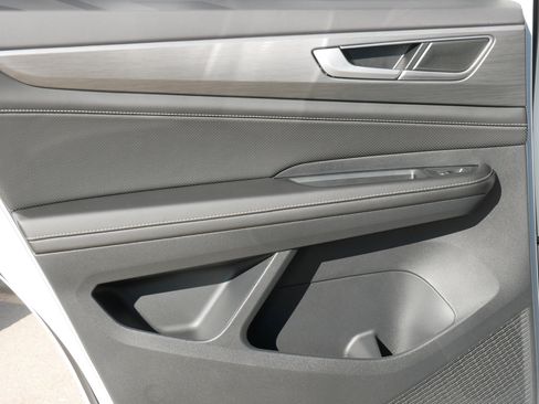 New 2026 Volkswagen Atlas Cross Sport SE image 7