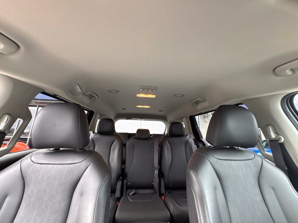 Used 2024 Kia Carnival LX FWD image 30