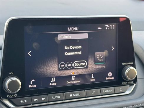 Certified 2025 Nissan Rogue SV FWD image 24