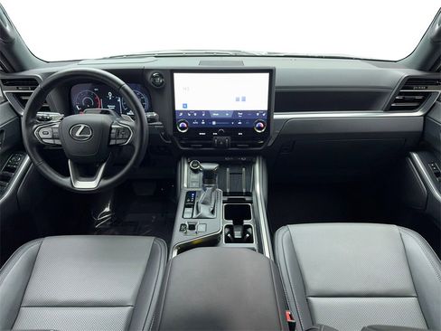 Used 2025 Lexus GX 550 image 16