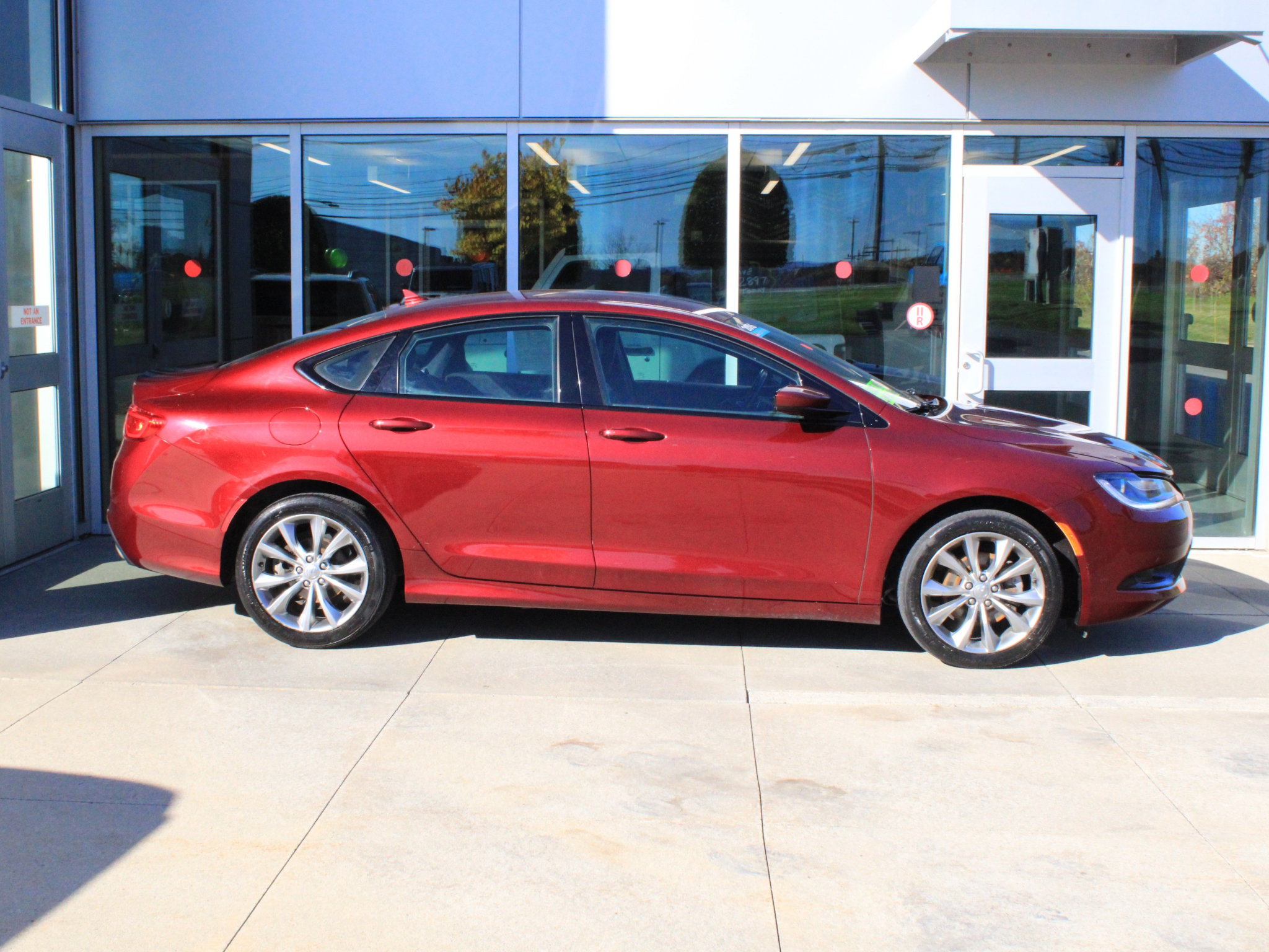 Used 2016 Chrysler 200 S w/ Comfort Group FWD image 4