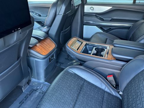 New 2026 Lincoln Navigator L Black Label AWD/4WD image 9