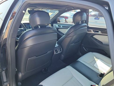 Used 2018 Genesis G80 3.3T Sport RWD image 12