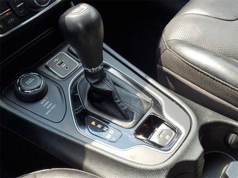 Used 2023 Jeep Cherokee Altitude Lux image 21