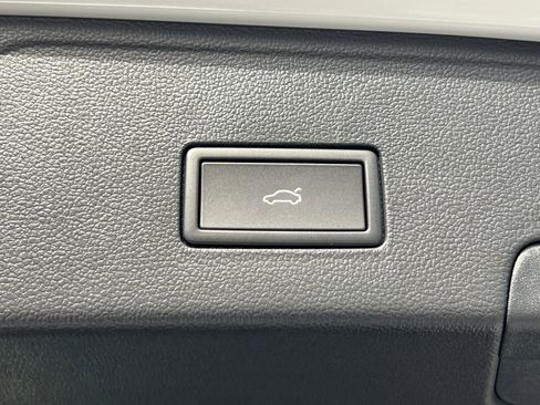 New 2026 Volkswagen Atlas Cross Sport SE image 16