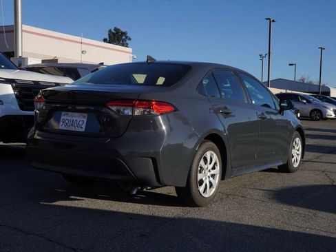 Used 2023 Toyota Corolla LE image 3