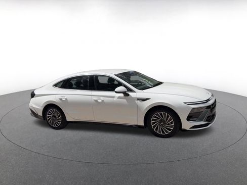Used 2025 Hyundai Sonata SEL FWD image 2