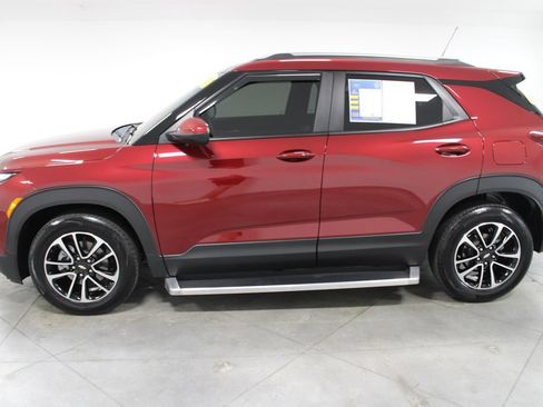 Used 2025 Chevrolet TrailBlazer LT w/ LT Cold Weather Package FWD image 6