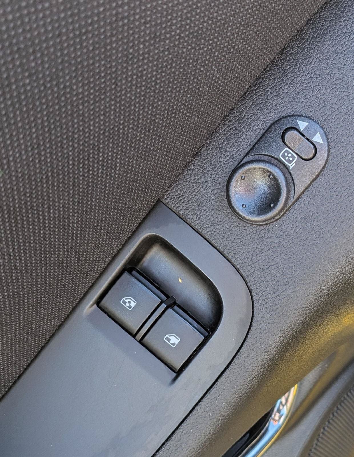Used 2010 Chevrolet Camaro SS RWD image 14