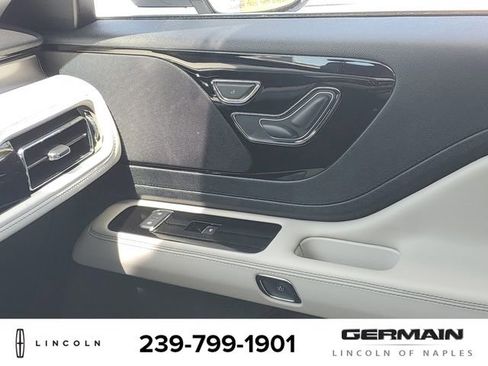 New 2025 Lincoln Aviator AWD image 26