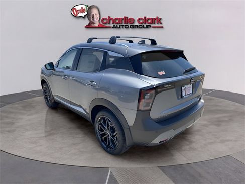 New 2025 Nissan Kicks SR image 4