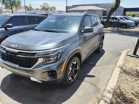 Certified 2025 Kia Seltos EX w/ EX Sunroof Package FWD image 3
